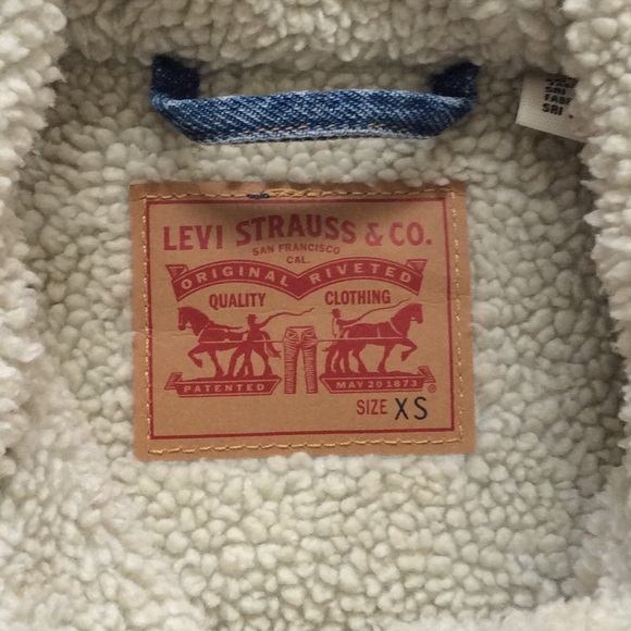 Levi’s Ex-Boyfriend Sherpa Trucker Jacket, Denim - Picture 4 of 7